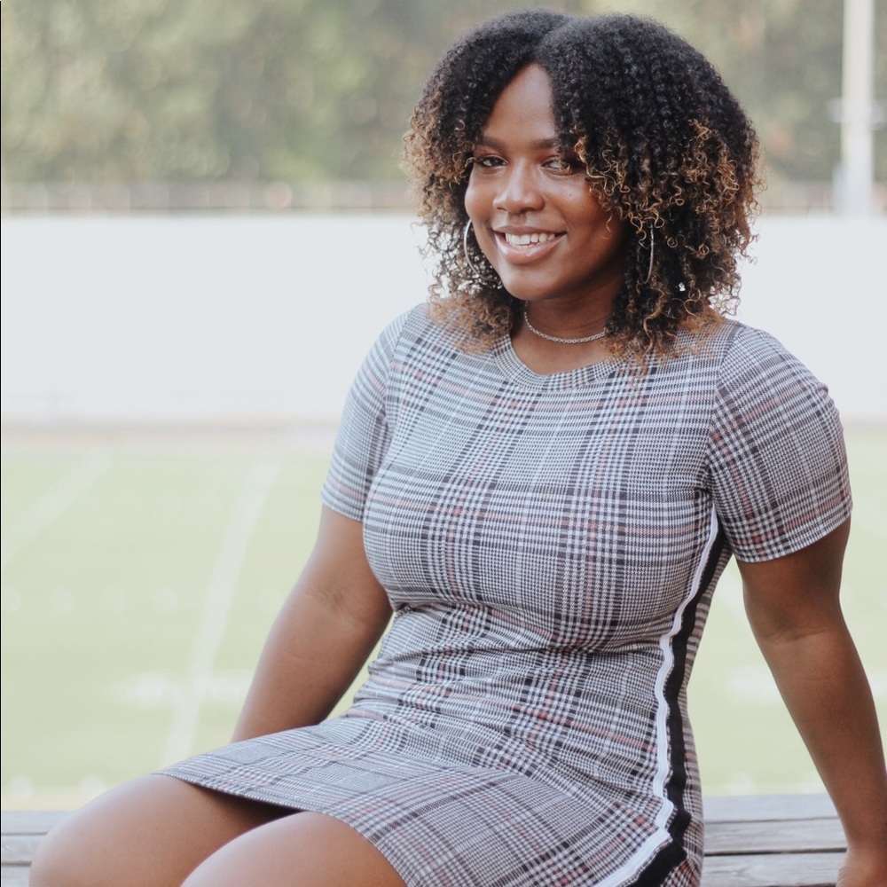 Meet your Posher, Nia